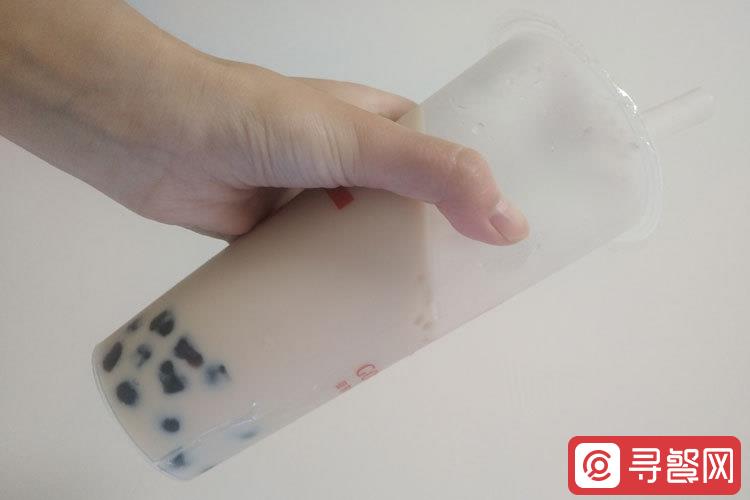 奶茶店加盟加盟哪個(gè)品牌好？選對(duì)品牌，創(chuàng)業(yè)無憂！