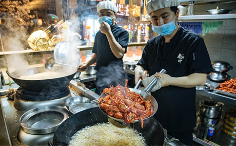 疫情滯銷，湖北小龍蝦銷量遠低往年