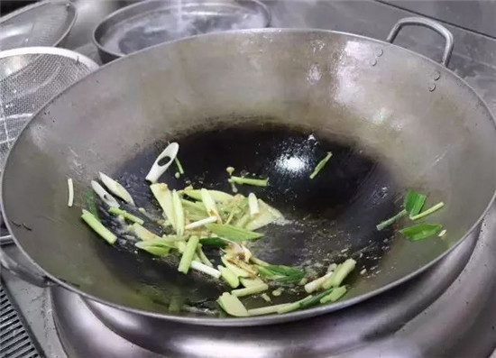 普寧豆醬煮黃魚(yú)