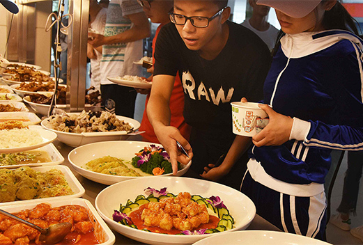 大學(xué)食堂菜肴顏值堪比高檔酒店