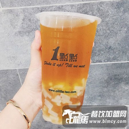 加盟一點(diǎn)點(diǎn)奶茶店要多少錢