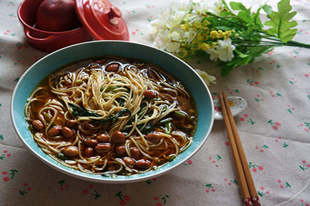 碗碗香面館博得大家的好評，開創(chuàng)財富人生