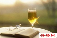 高校邊做抹茶時光奶茶生意如何？客源多嗎